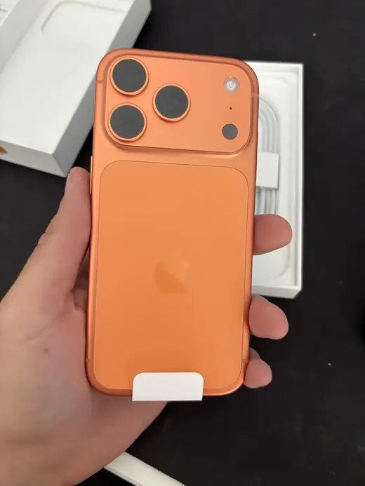 Un iPhone 17 Pro de un lote de devoluciones